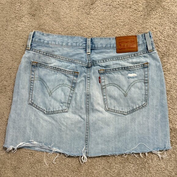 Levi’s Light Wash Distressed Denim Mini Skirt – Size 30 - Picture 4 of 5
